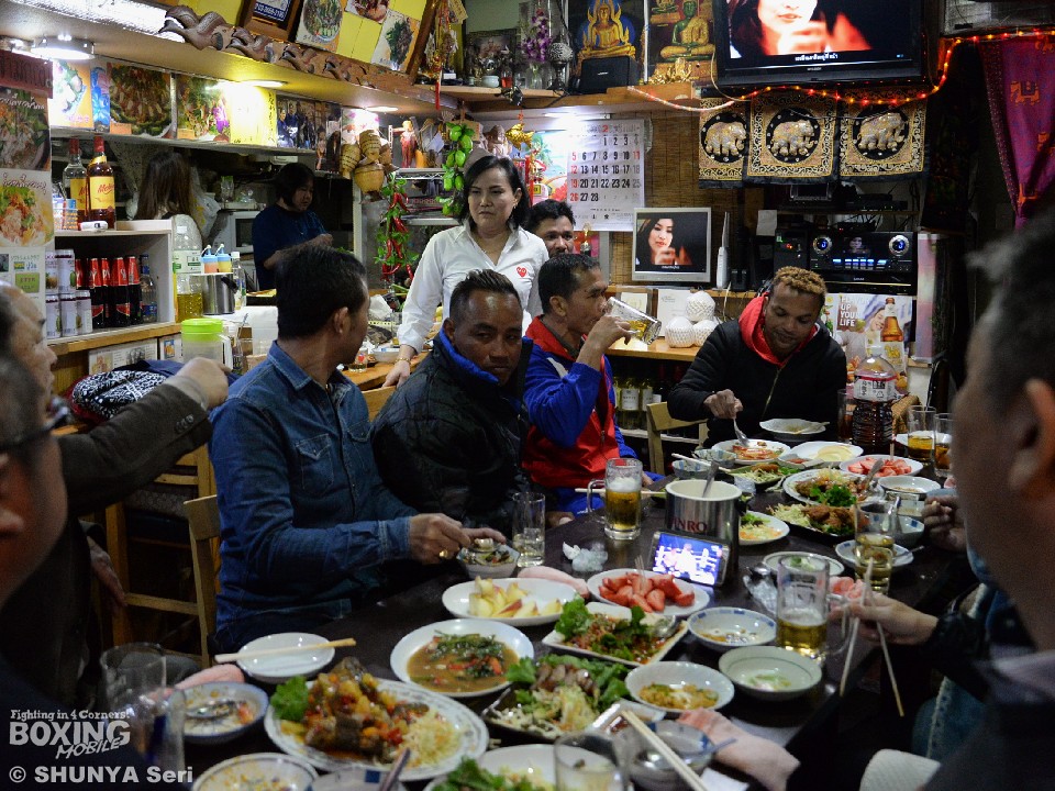 ��ԉ��ɗ������̃A���i�b�g