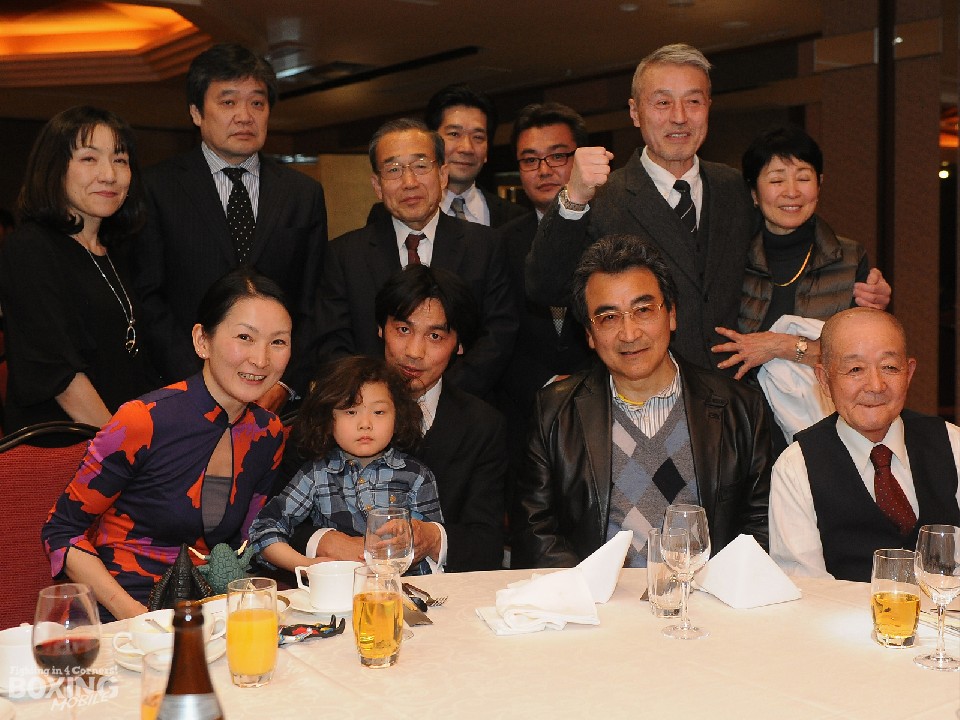 ��O�����E�ɐ��鎁�A�����r�،��