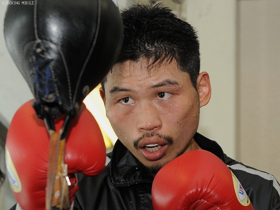 ���i���X�̉E��������Γ|����