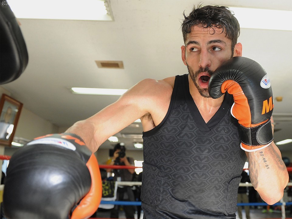 ���i���X