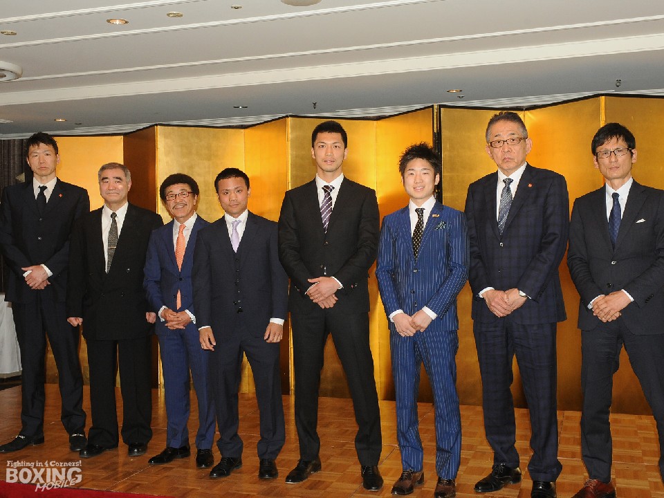 ���l�N �e�q�Ő��E���l��