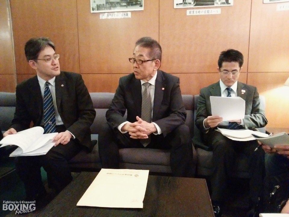 理事会後の会見