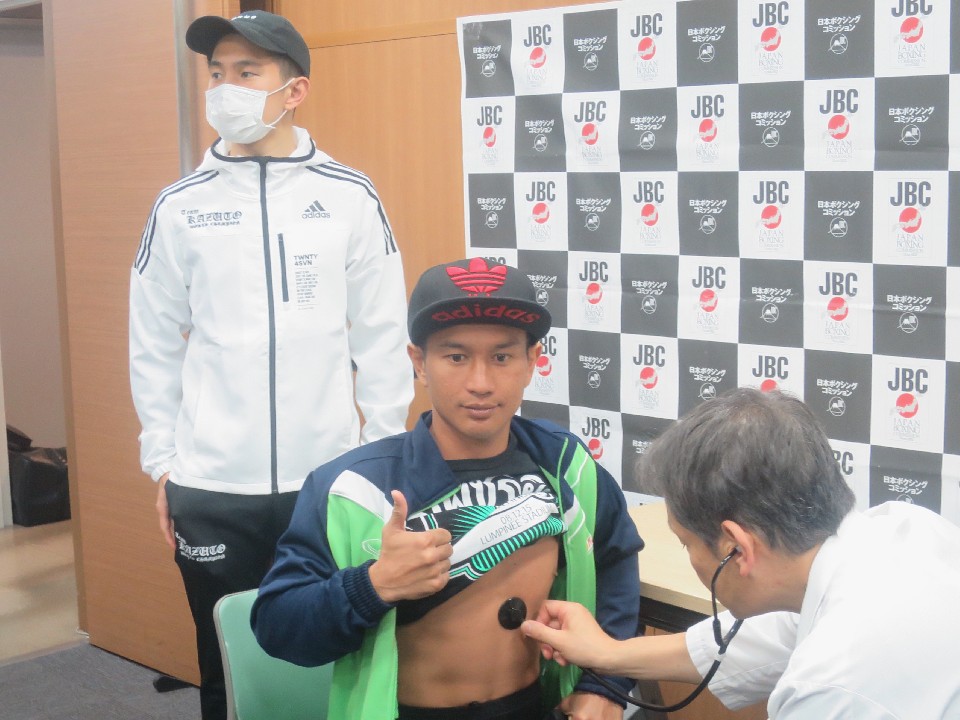 井岡一翔とノックノイ