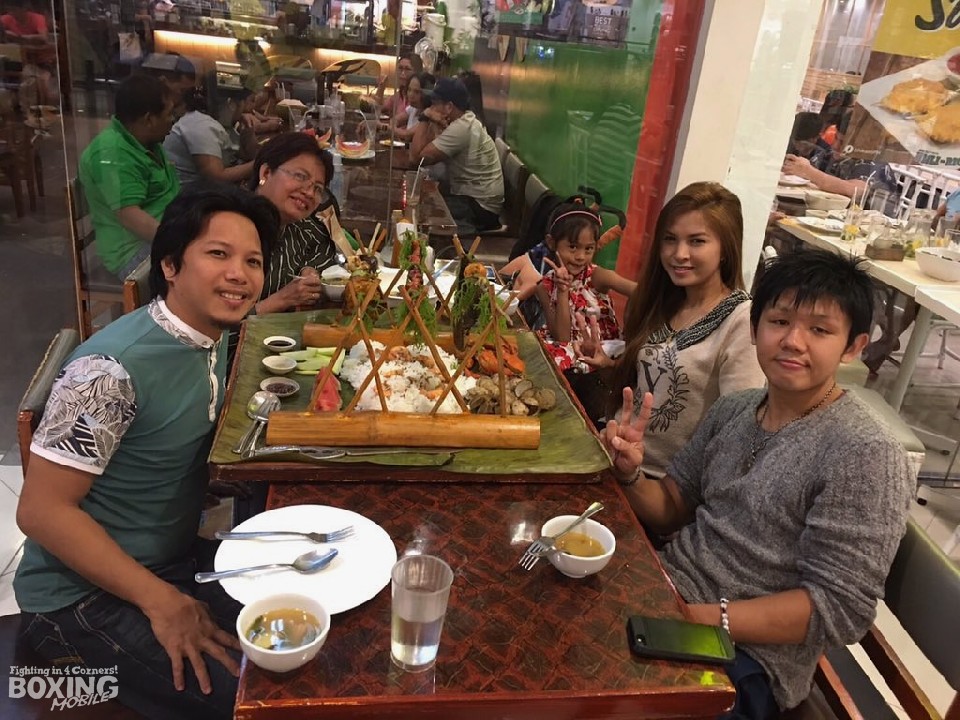 �t�B���s���Ő������̎R���_�k�����{���҂ɒ���