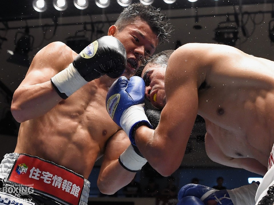 ��G�������X�𑊎�ɋT�c�a�B��������