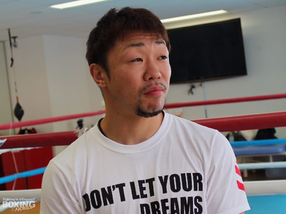 迷う八重樫東(大橋)