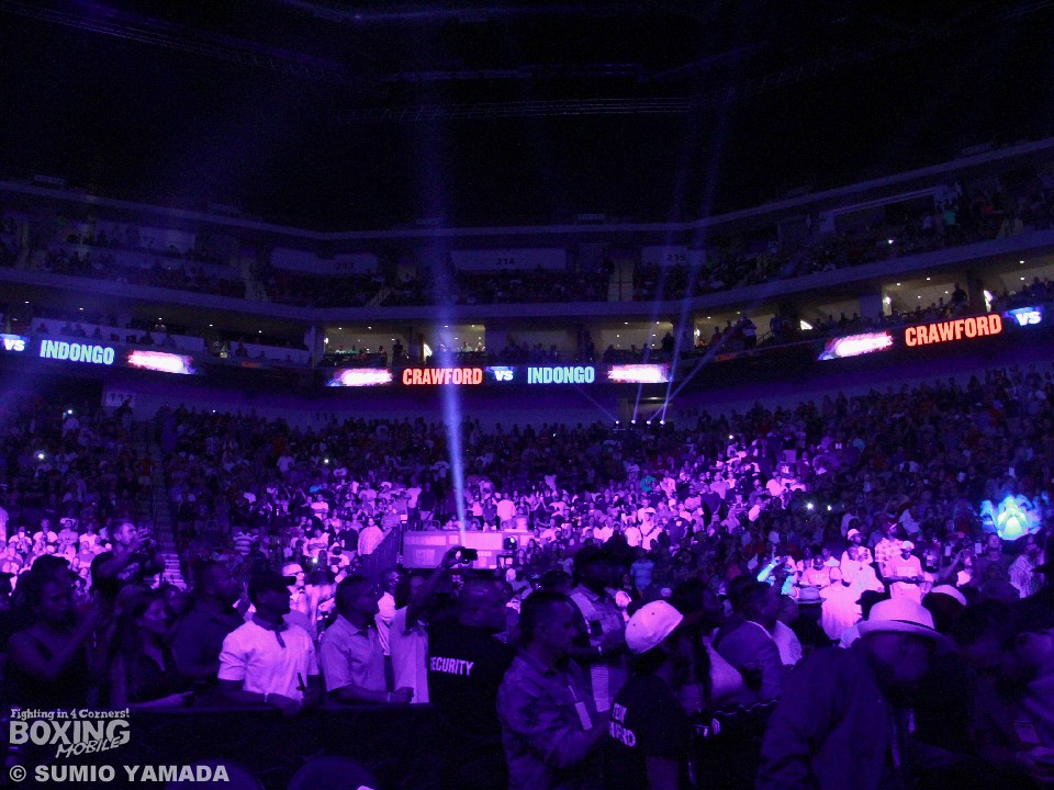 会場のピナクル・バンク・アリーナ