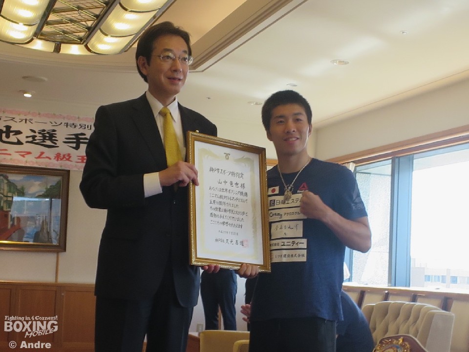 久元喜造市長と山中竜也