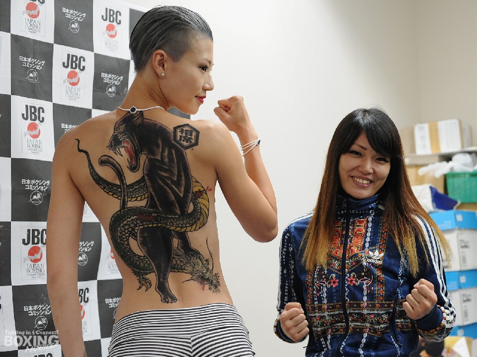 ����͔w���ɗ��ƍ��^�̎h�y�C���g