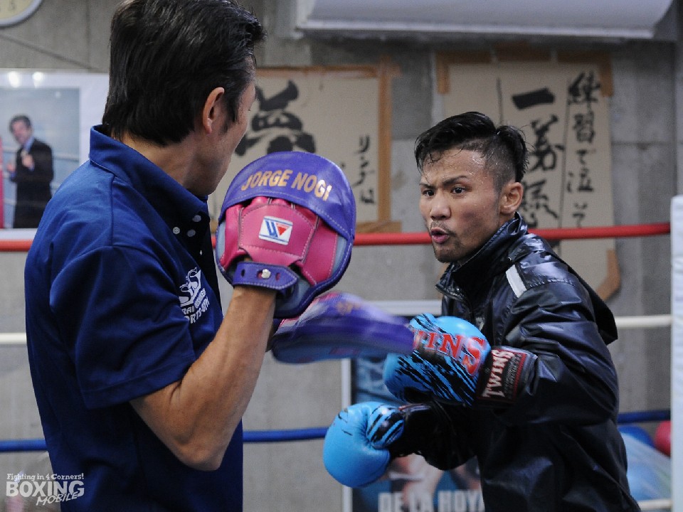 野木トレーナーとのミット打ち