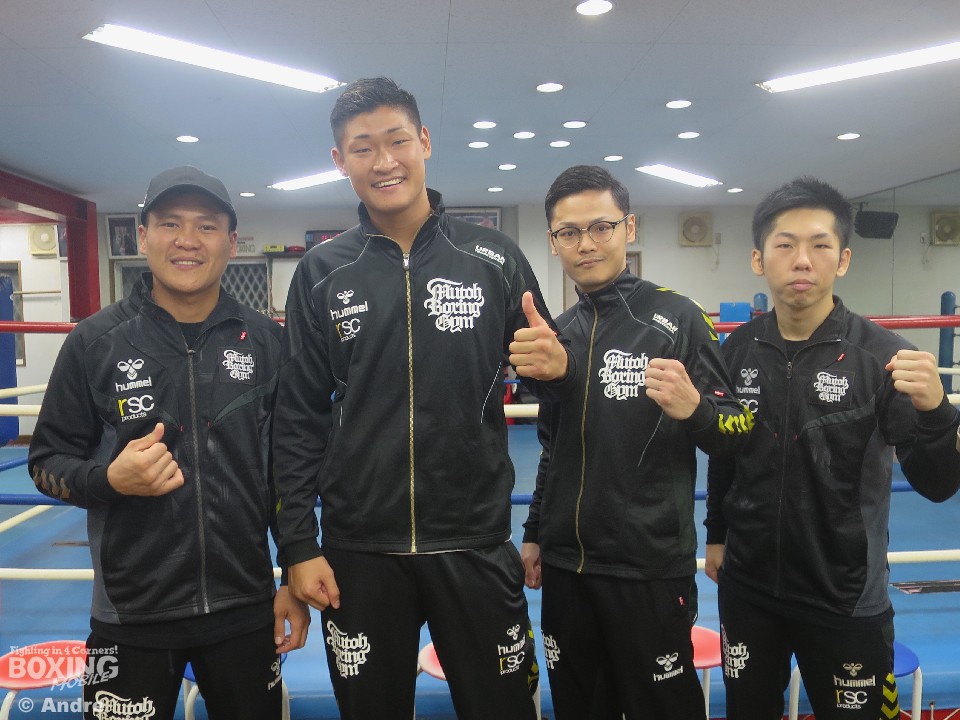 �Z���W���̐��s4�l�O