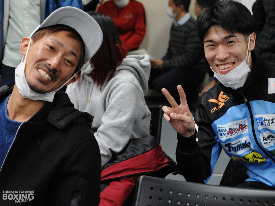 ���E�Ɍq�����A����Ƃ������ォ