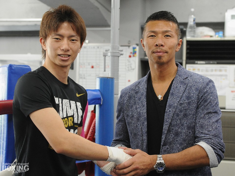 �c���ǈ� ��y�̒����Ƀ^�W�^�W