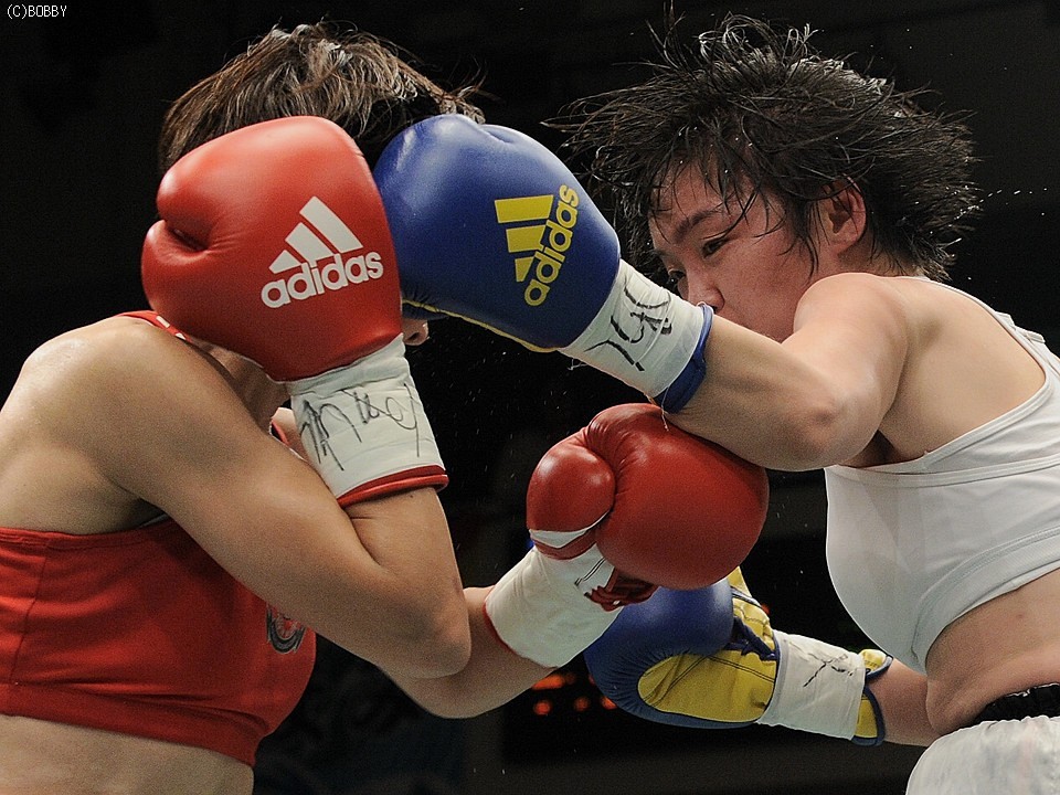 時に男子に負けない激闘を見せる女子