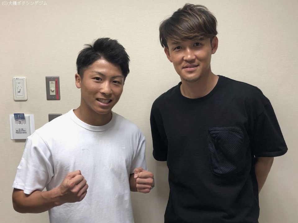 �T�b�J�[���{��\�̉F�����M�j����