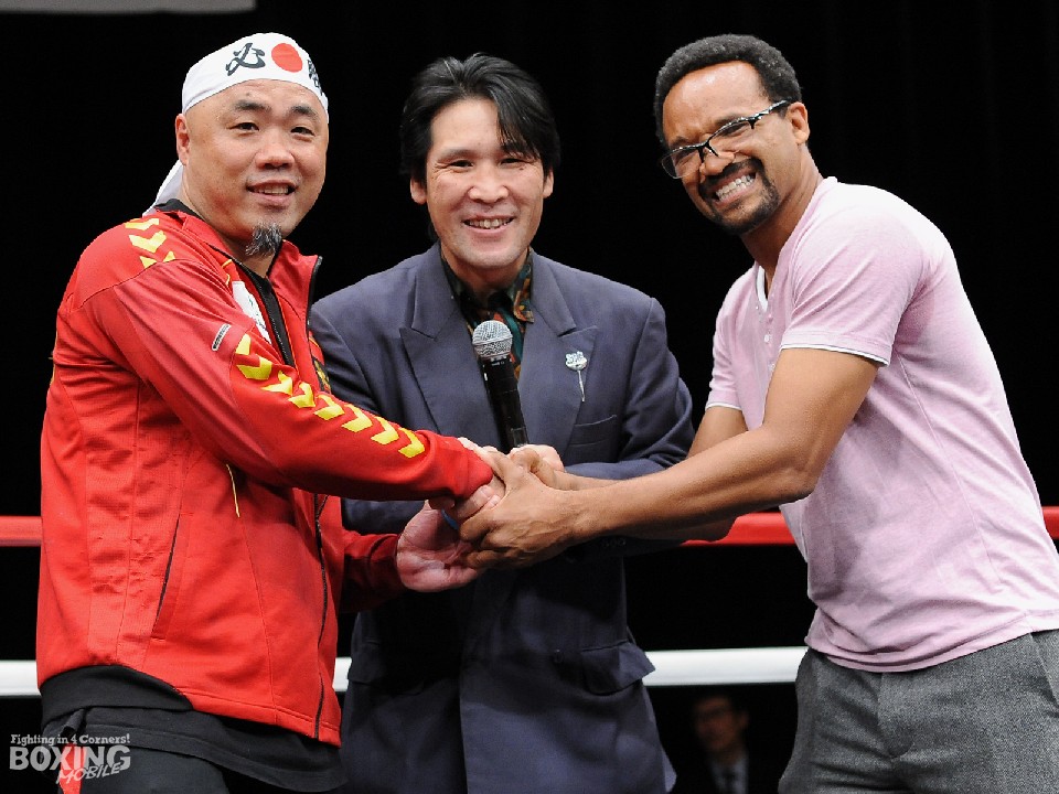 左から三谷会長、坂本会長、リック氏