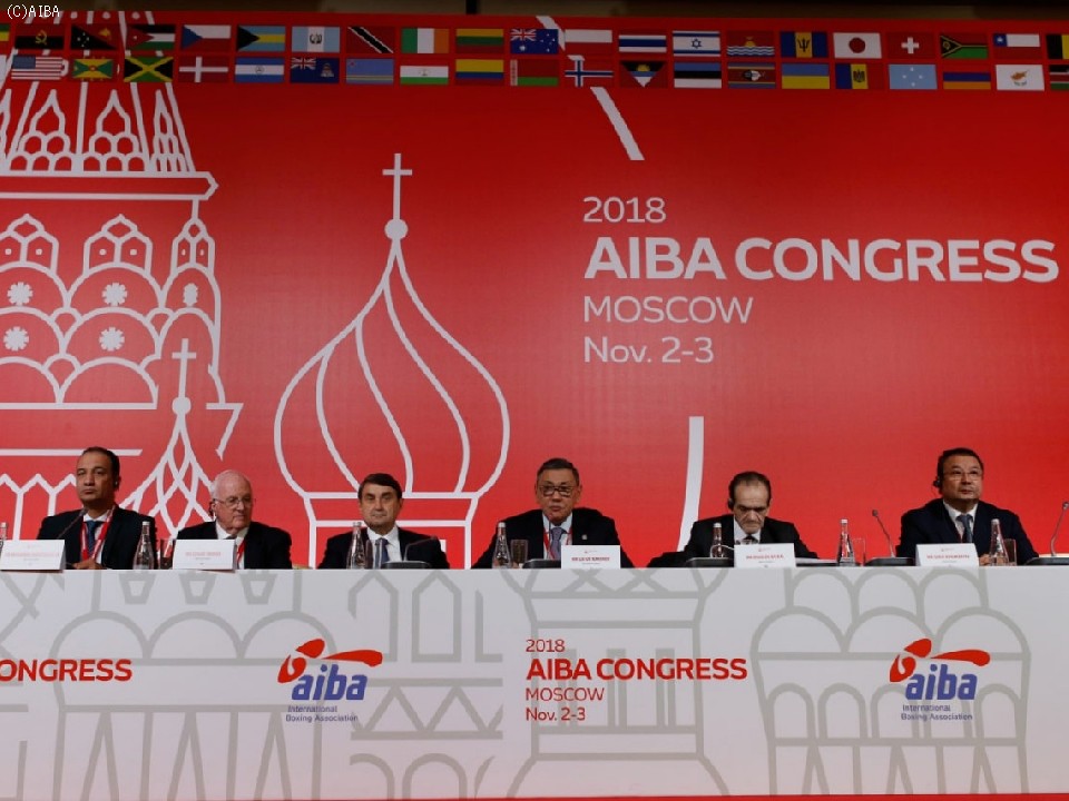 中央がガフール氏で一番右がコナクバエフ氏