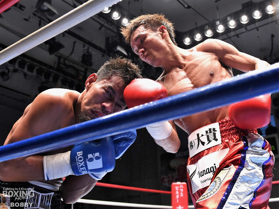 久我の右アッパーが炸裂!