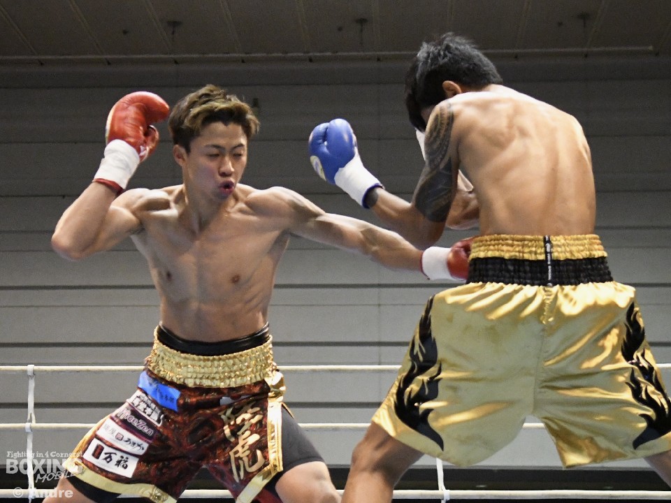 安達陸虎とポンサートーン・ソムポン