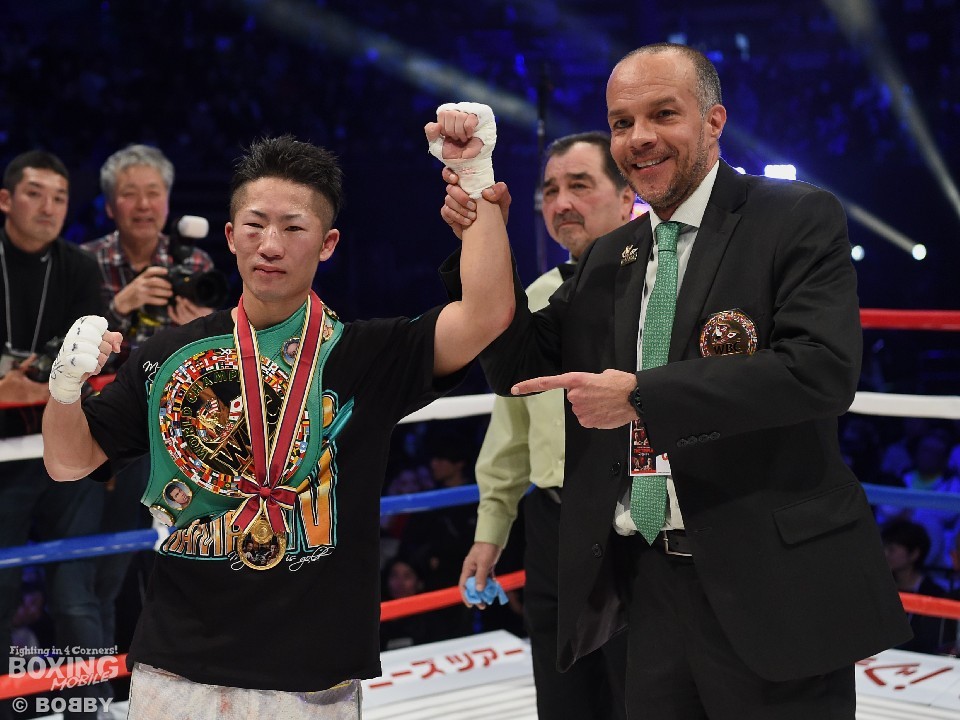 �N���̎b�艤�������ŗ΂̃x���g��������