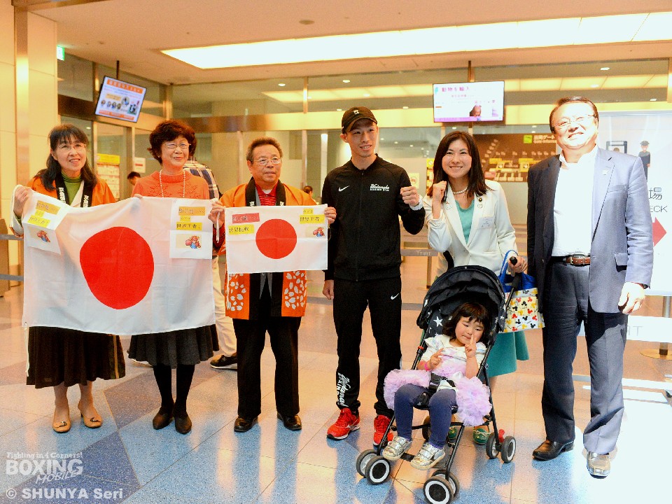 �����c�Ɍ�����ꂽ�D��(�E����3�Ԗ�)