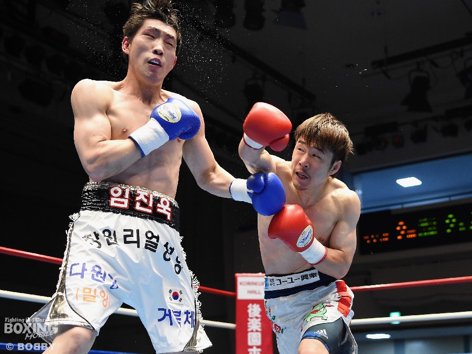 右:高橋の右が光った