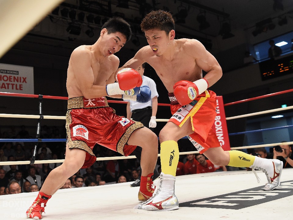 �E:���c�̉E�t�b�N���q�b�g