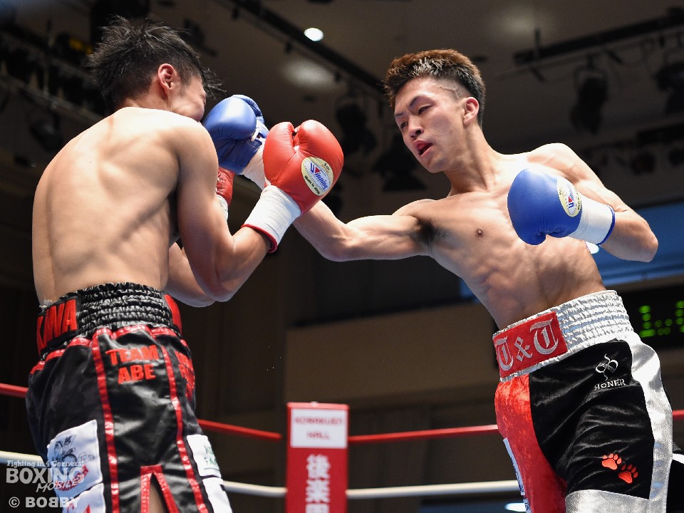 �E:���@�̉E�A�b�p�[���΂𕬂���