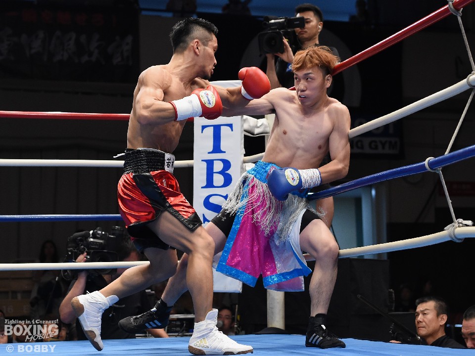 ��:��؁@�E:�x��