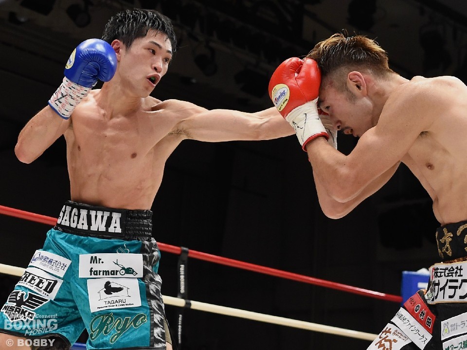 左:佐川が9戦目で日本王者に