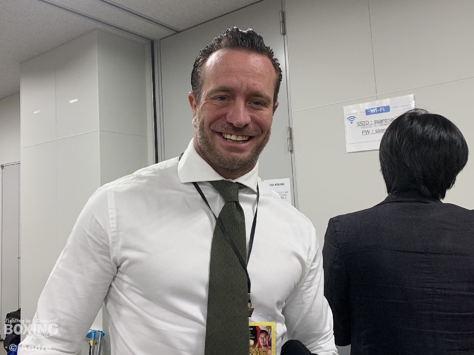 �J���E�U���[�����h��