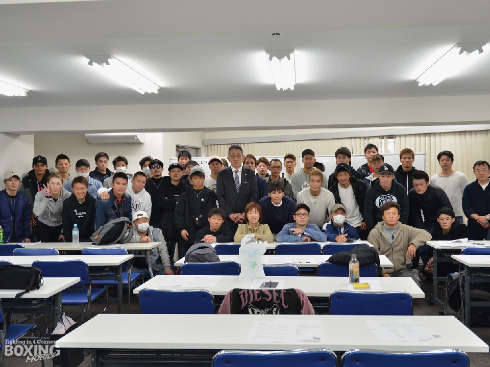 ��ۂƂȂ��ăW���𐷂�グ��