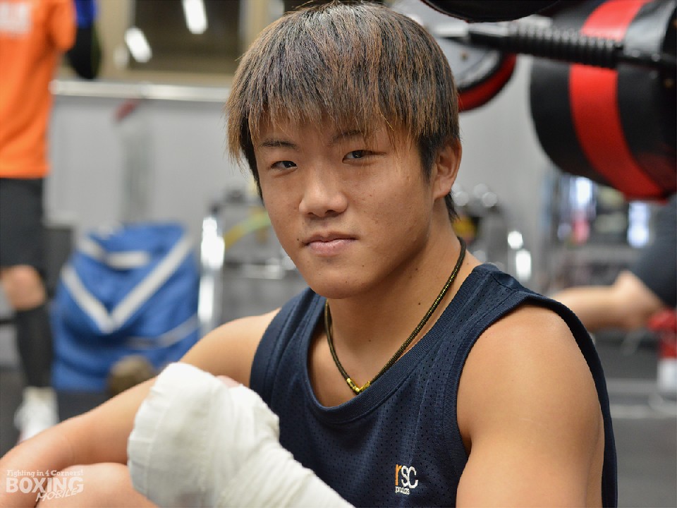 �d���⎟�N����A���A���_�[��V1��