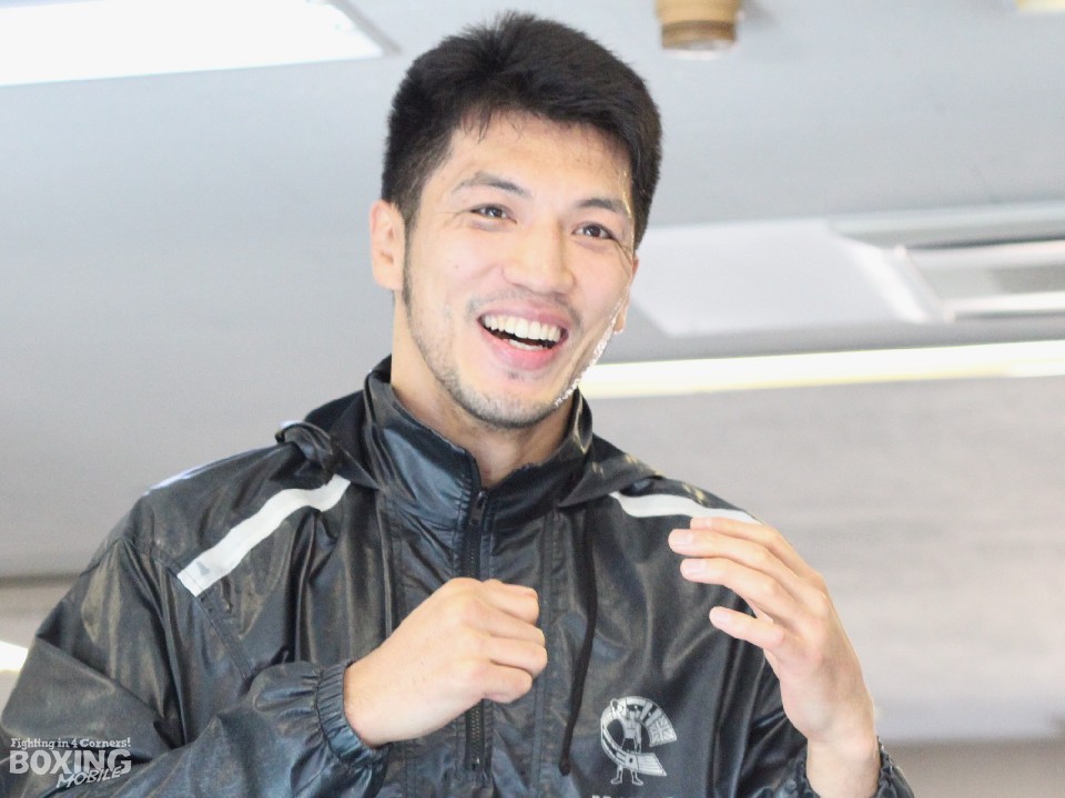 インターバル中に笑顔を見せた