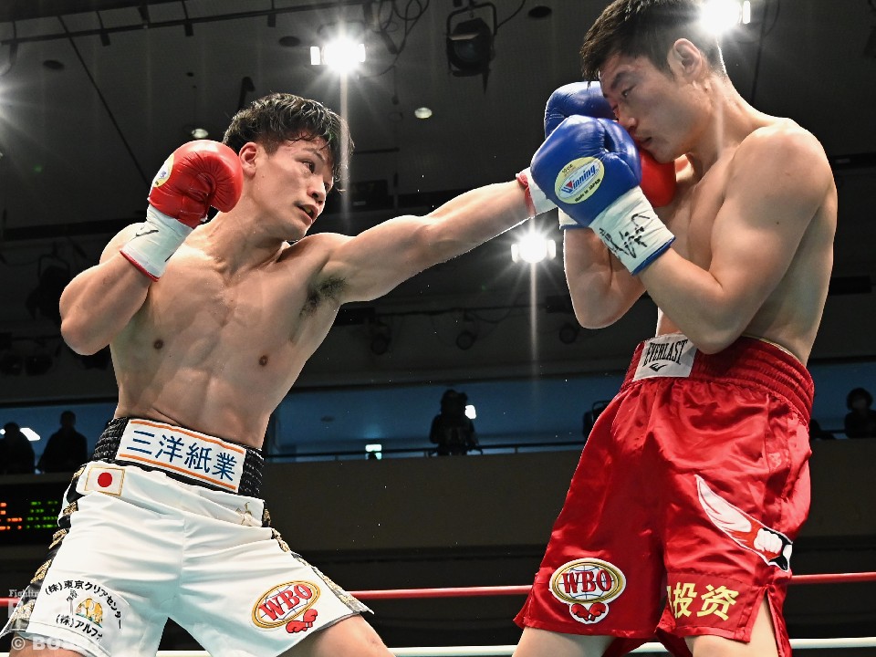 井上のジャブが冴えわたる