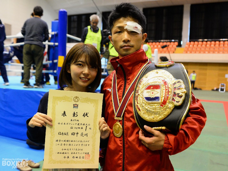 去年の全日本選手権優勝時に奥さん(左)と