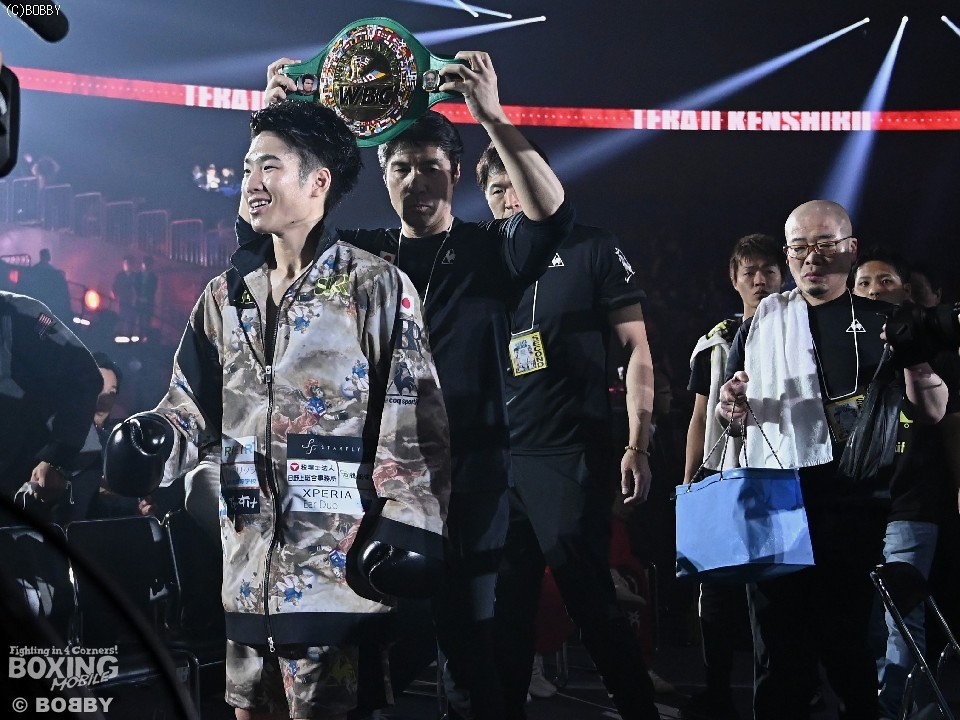 WBC���E���C�g�t���C������ ���n���l�N(BMB)