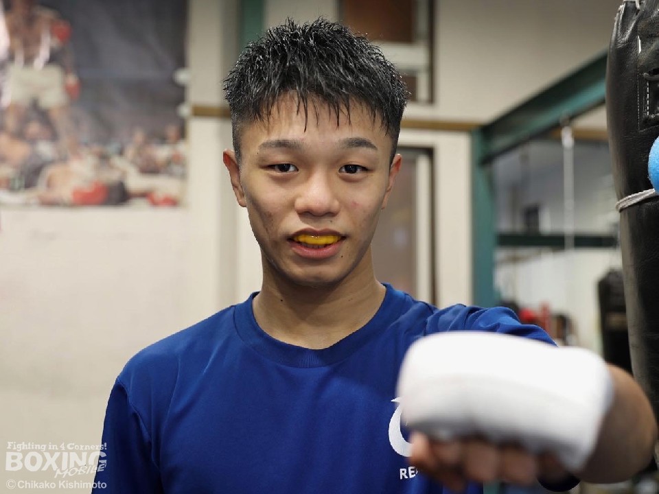 8���ɒ��J���l(22)�̐��E��