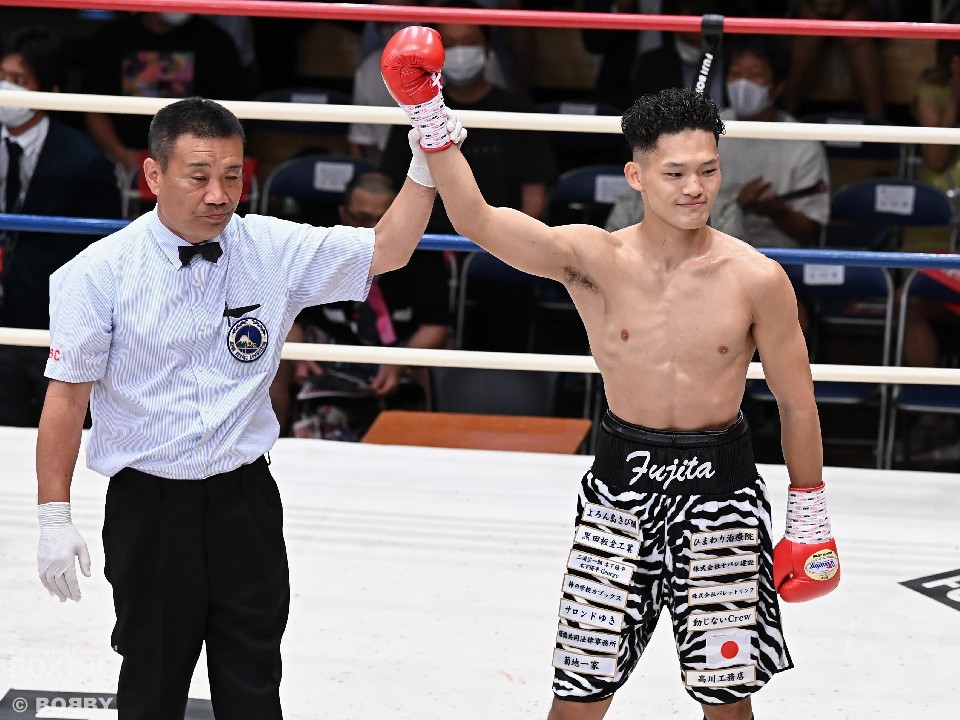 藤田裕崇(三迫)がワンパンチで決めた!