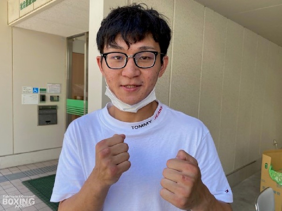 デビュー戦に臨むビッグベイビー岡本(26=六島)