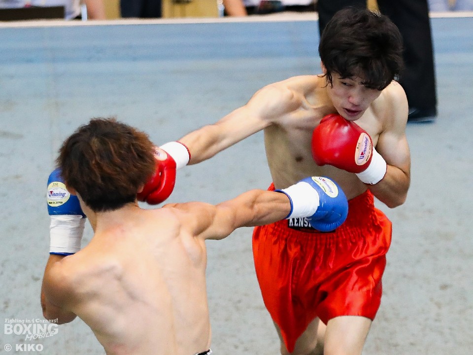 スーパーバンタム級は初回KO決着!