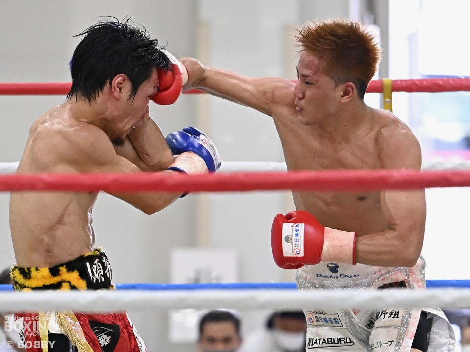 �E:���n��(�x�͒j��)�̉E���q�b�g