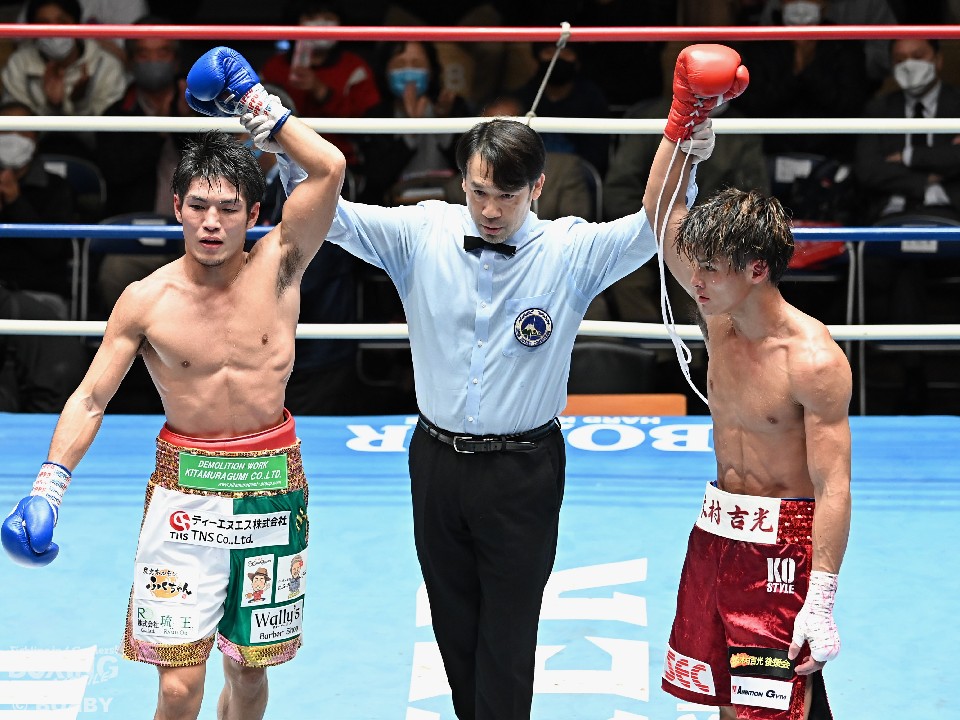 �X�[�p�[�t�F�U�[���Ό��̓h���[