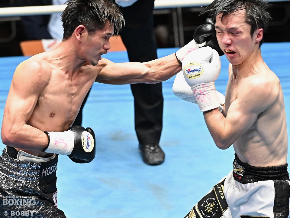 2人の王者が激しく打ち合った