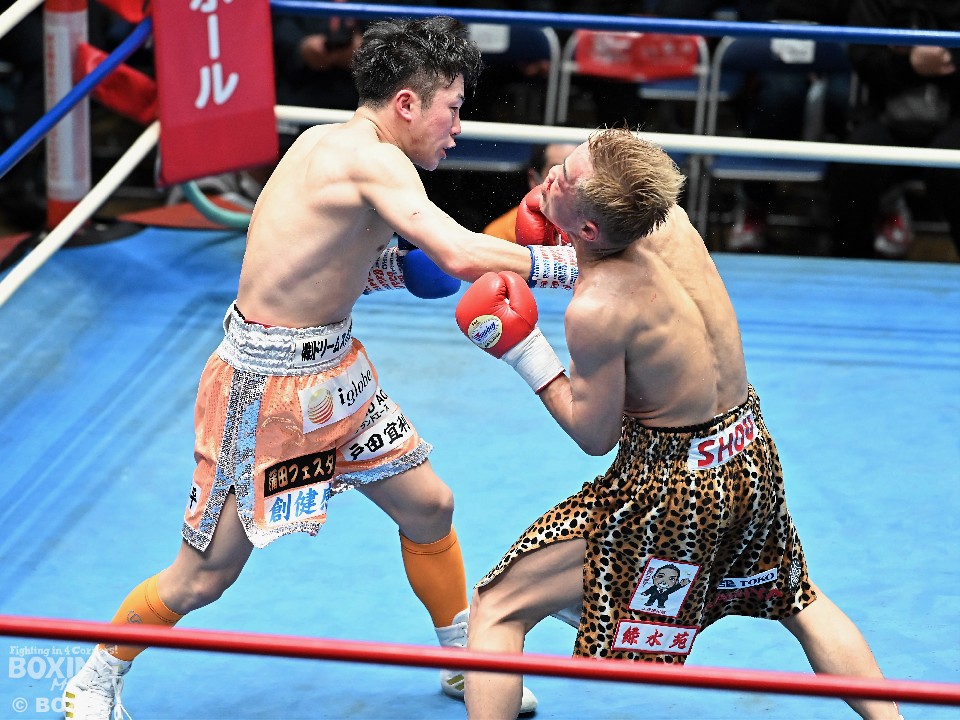 左:渡部大介(ワタナベ)<br>右:河野洋佑(新日本木村)