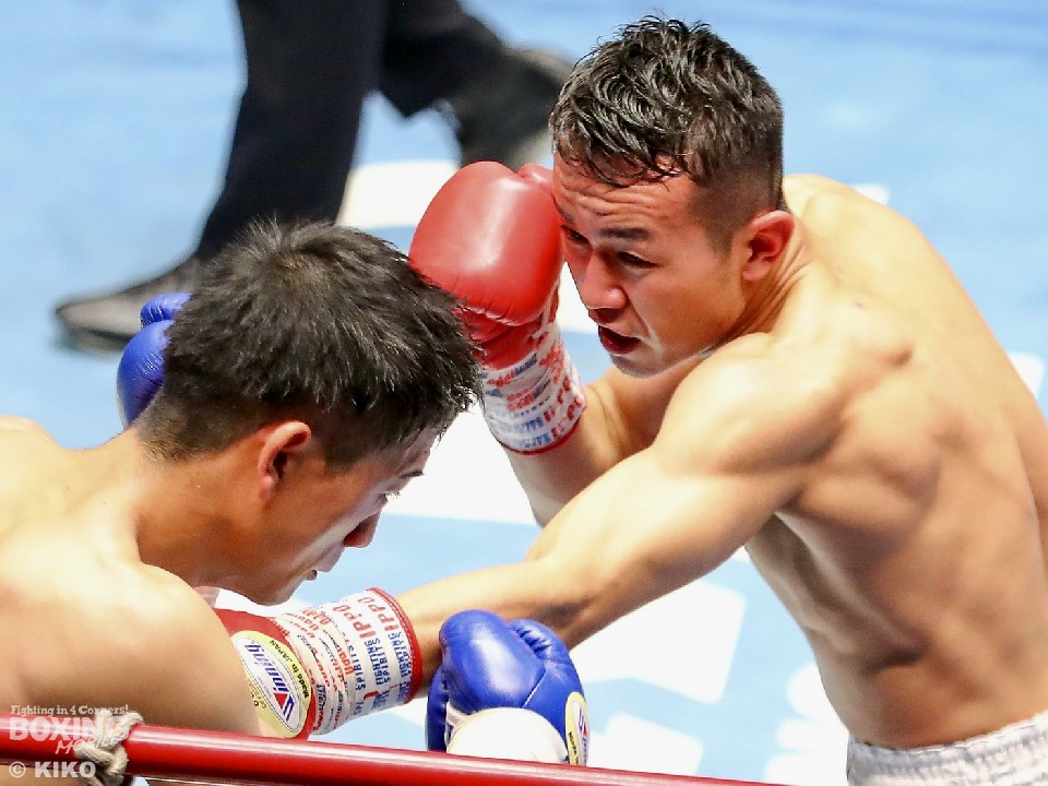 右:藤田圭(DANGAN AOKI)が攻め込んだ