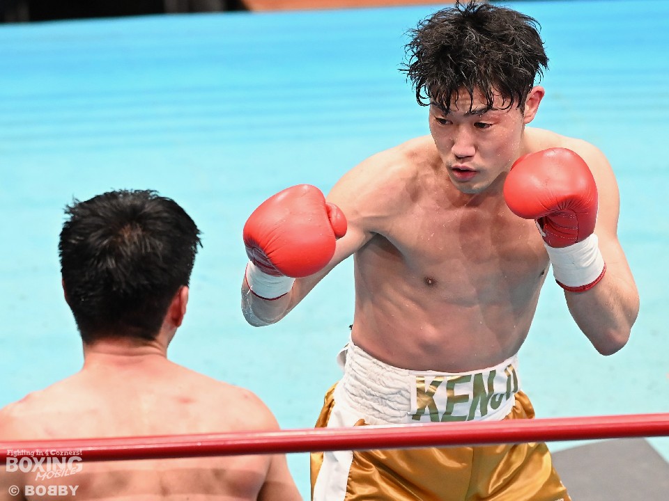 右:藤田健児(帝拳)がデビュー!