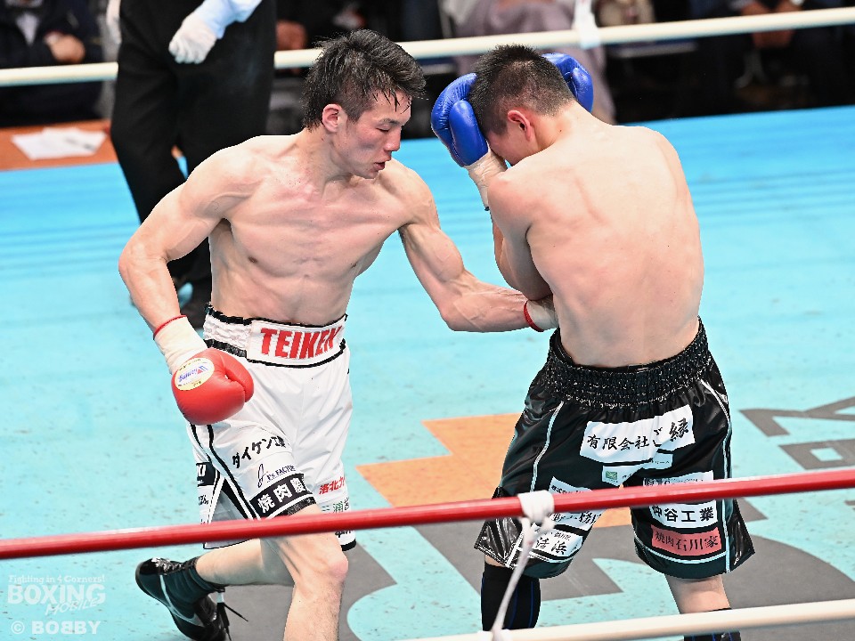 左:李健太(帝拳)<br>右:石脇麻生(寝屋川石田)