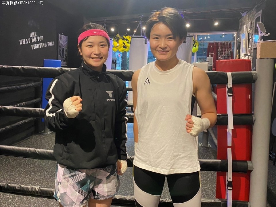 左:並木月海と右:松田恵里が実戦練習