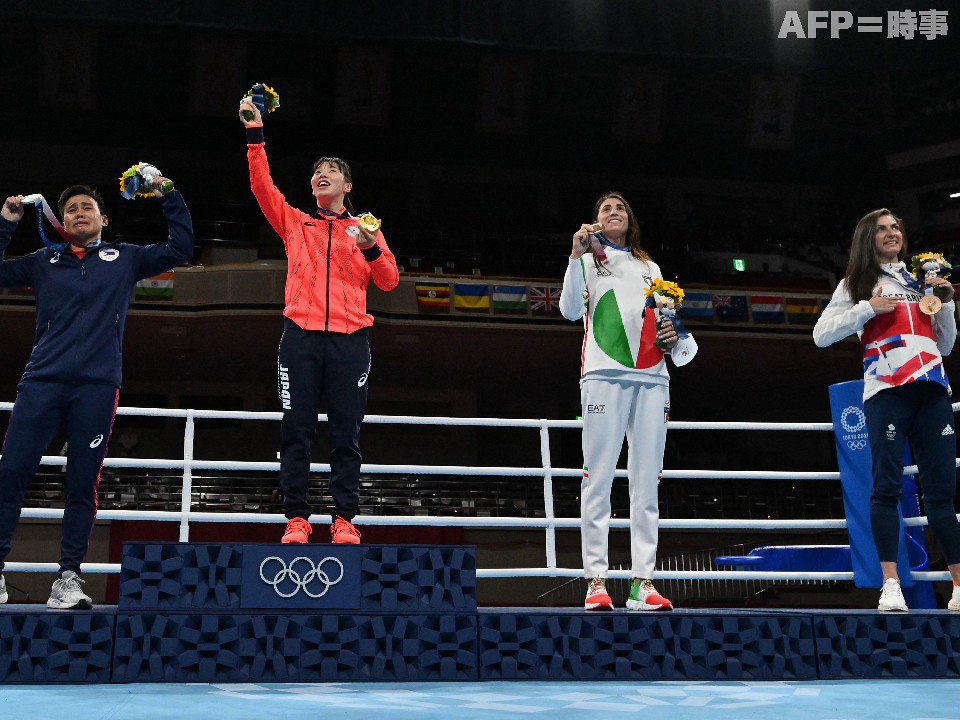 ���]����!�����_��